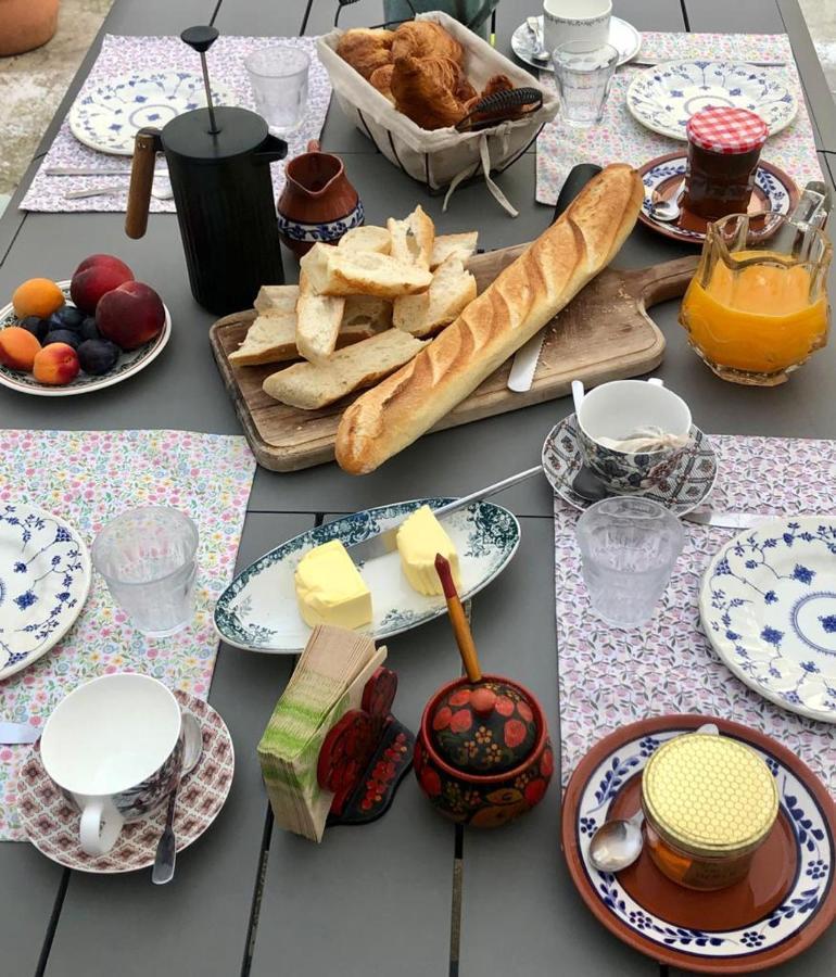Hôtes de Maïa Chambre et table d'hôtes Moret-sur-Loing Extérieur photo